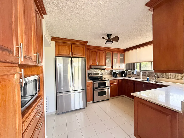 690 Teniente Cesar Luis Gonzalez Ave — Photo 17