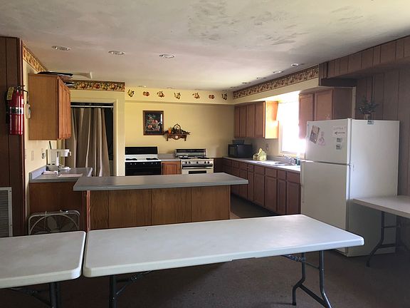 4th image of 319 W Railroad St