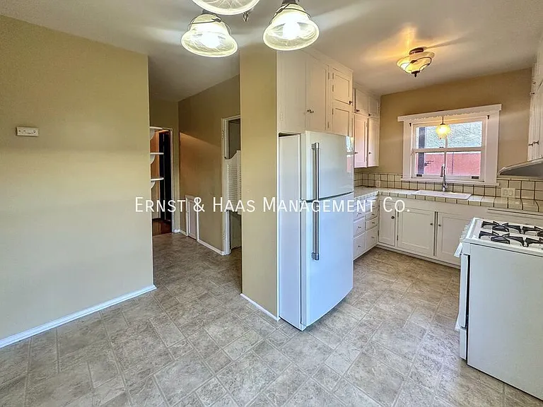 601 Termino Ave — Photo 5