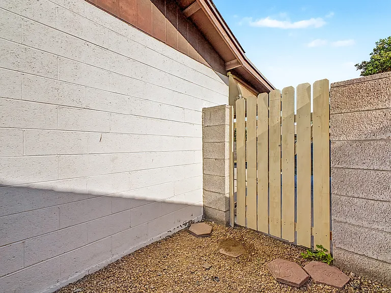 5733 W Mescal St — Photo 32
