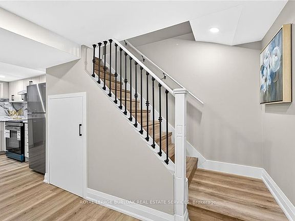 3rd image of 150 Brucedale Ave E