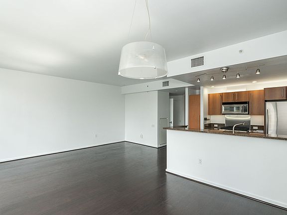 2nd image of 350 11th Ave Unit 620