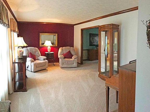 3rd image of 867 Helenhurst Ct