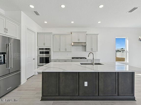 4th image of 327 PINE LEAF Drive