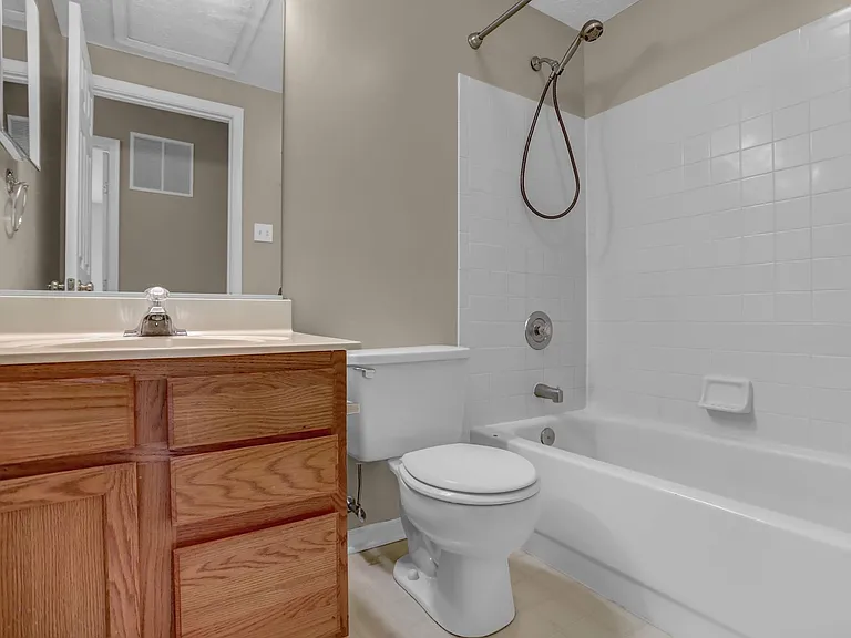437 Ashton Ln — Photo 18