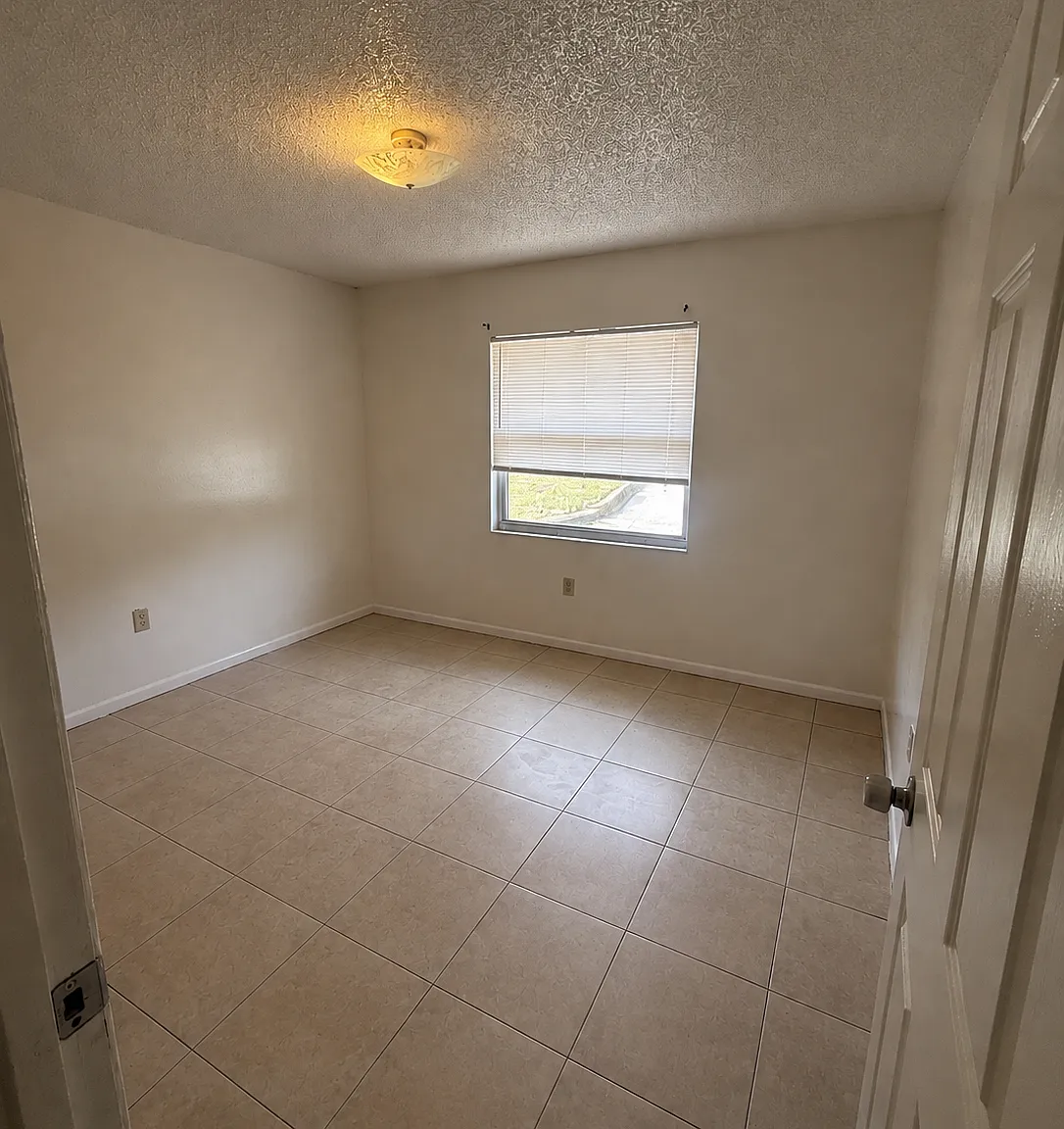 2 bed, 887 sqft, $1,295 — Photo 4