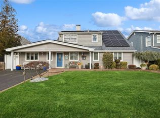 35 Squirrel Ln, Levittown, NY 11756
