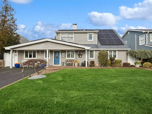 35 Squirrel Lane, Levittown, NY 11756