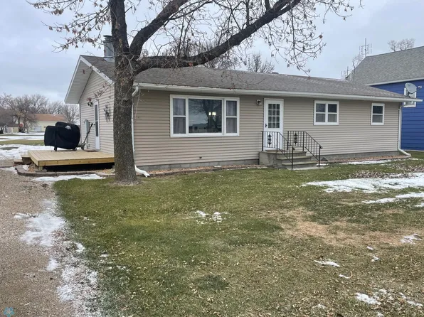 107 Galchutt St, Wahpeton, ND 58075