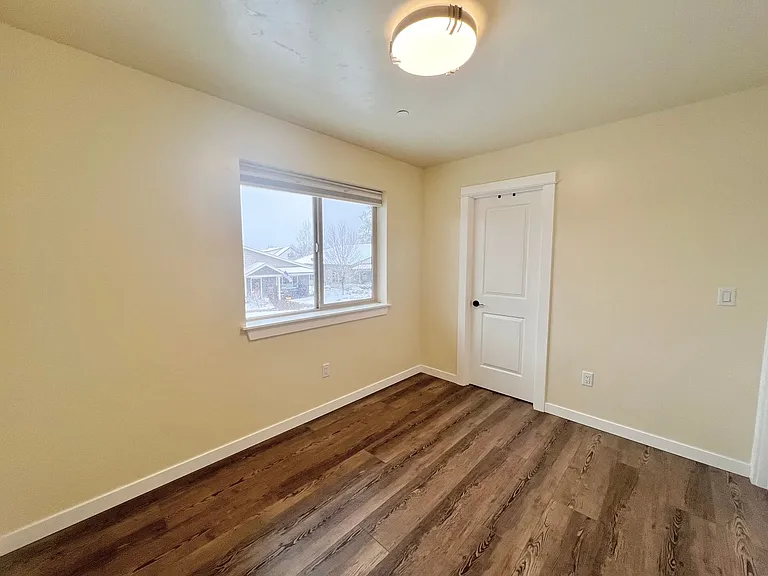 181 E Tall Fir Ct #D — Photo 12
