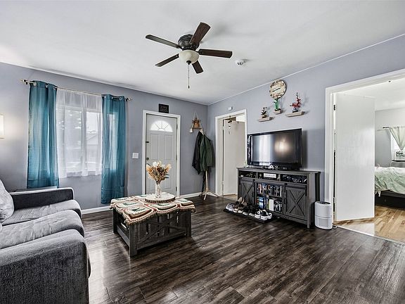 5th image of 105 8th St
