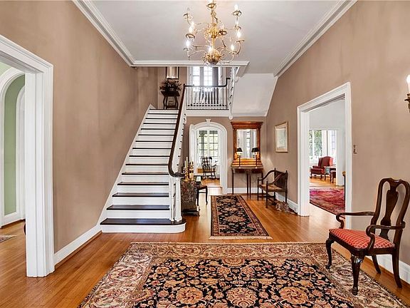 5th image of 210 Lanier Ave