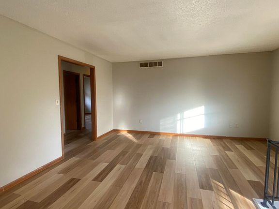 3rd image of 4337-4339 W Bethany Dr