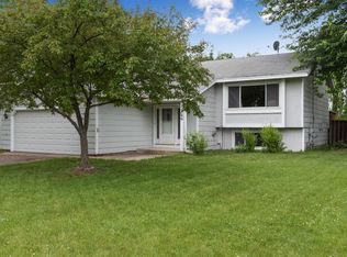 1124 Merrifield Ct, Shakopee, MN 55379