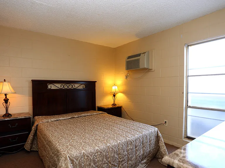 Casa Del Sol Apartments — Photo 25