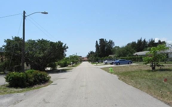 2nd image of 2202 SE 3rd Street