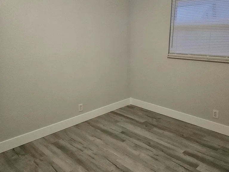 6420 N Dixie Hwy — Photo 10