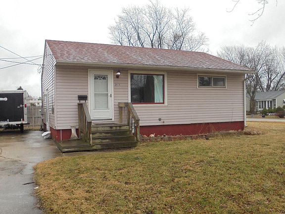 3rd image of 2917 Lorraine Ave