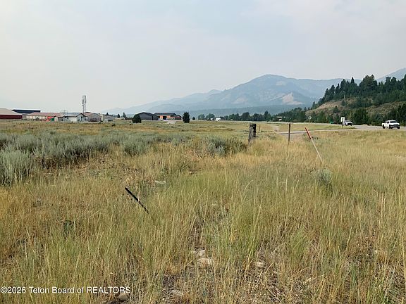 3rd image of 108 Sagebrush Ln