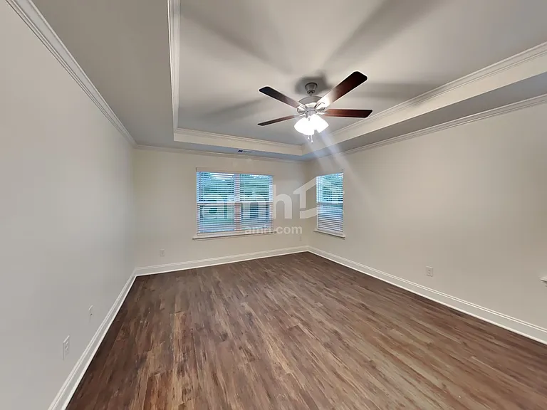 2112 Williamshire Ln — Photo 12
