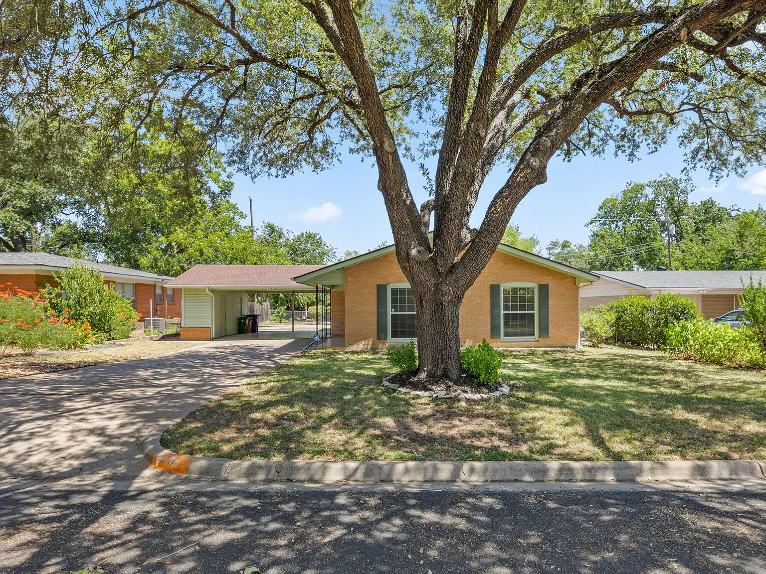 3 bed, 2.0 bath, 1420 sqft, $2,950 — Photo 1