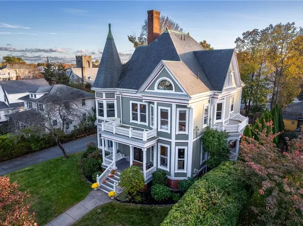 174 Wentworth Ave, Cranston, RI 02905