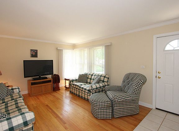 3rd image of 163 N Prairie Ave