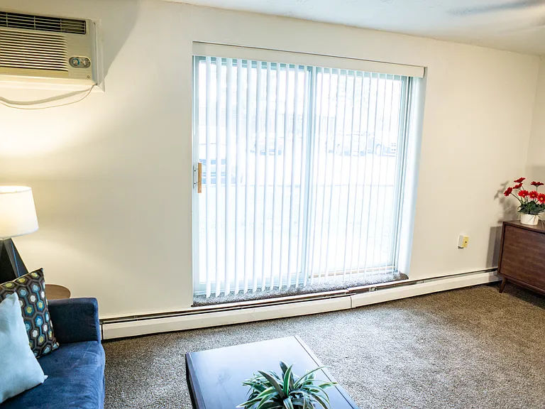 College Towers Apartments — Photo 33
