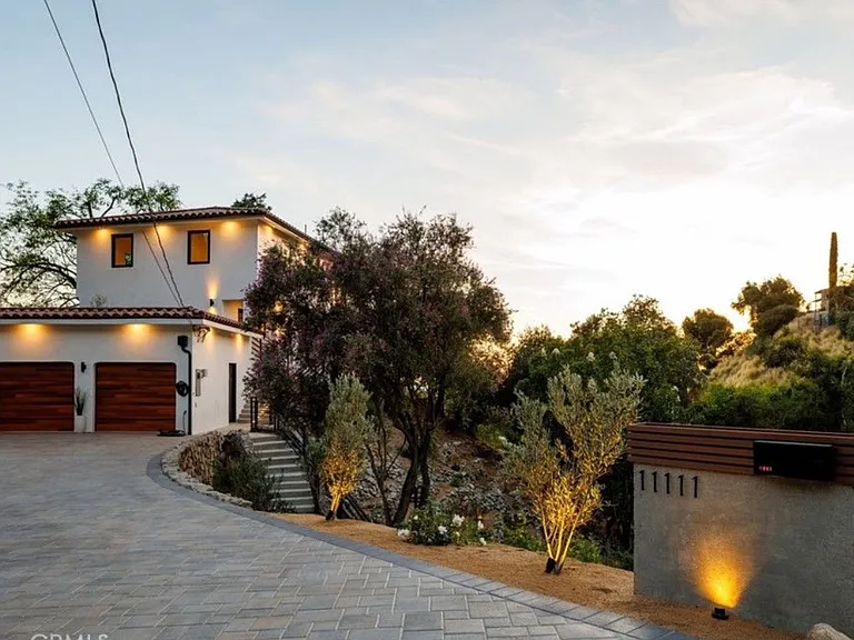 11111 Tujunga Canyon Blvd — Photo 35