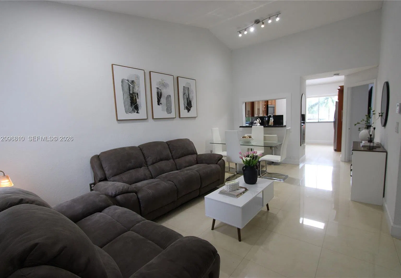 Bonita Golf View Townvill — Photo 1