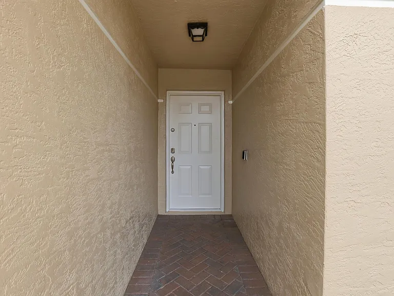 9363 Bridgeport Dr — Photo 4