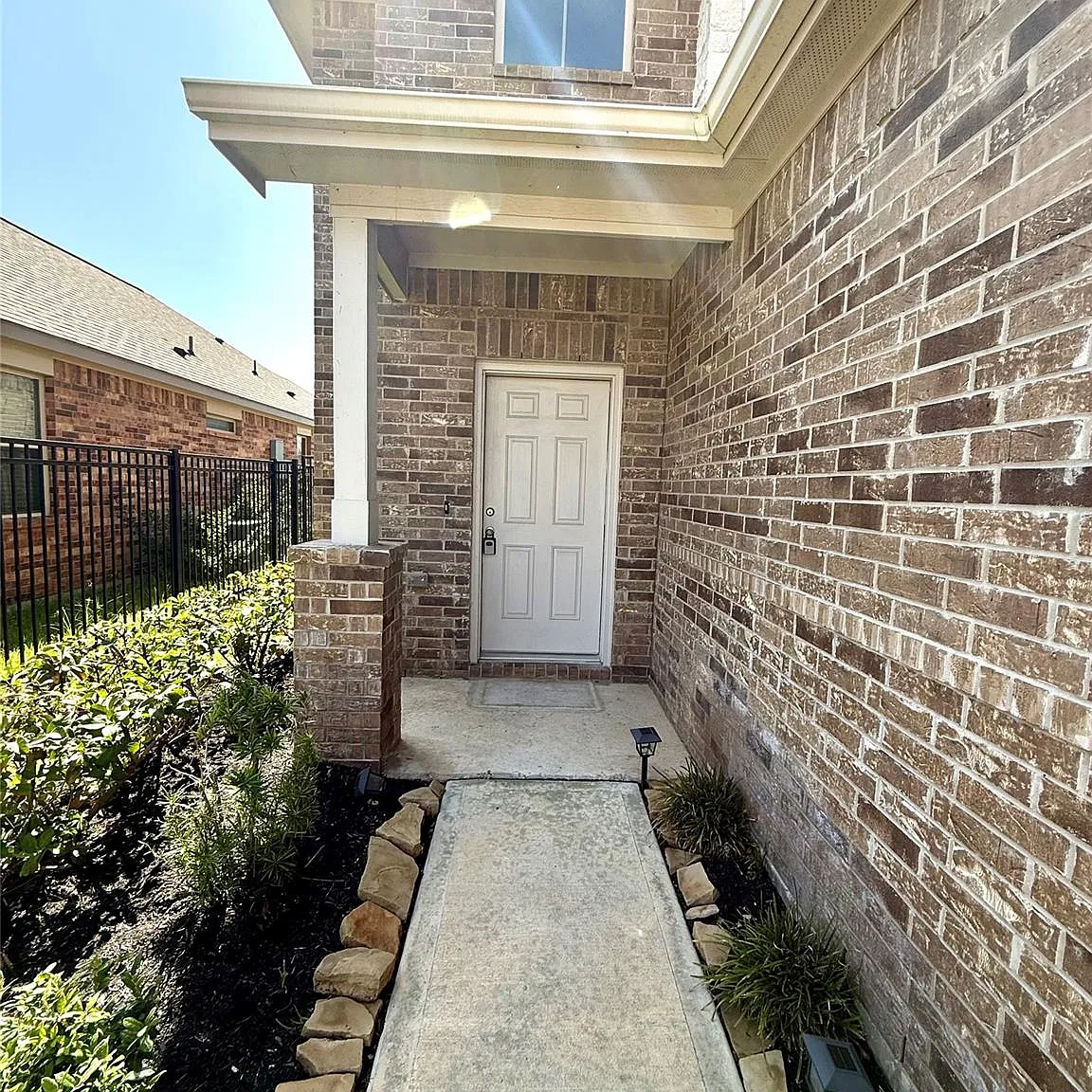 3 bed, 2.5 bath, 1988 sqft, $2,250 — Photo 4