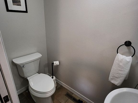 5th image of 807 Discovery Way