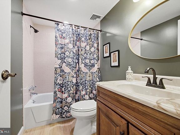 5th image of 100 West Ave #229