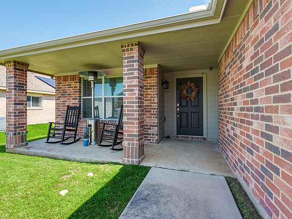 2nd image of 542 Del Mar Dr