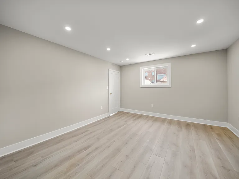 1630 Benson St #1 — Photo 11