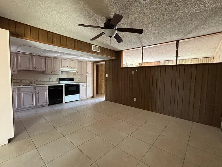 7821 W Clarendon Ave — Photo 8