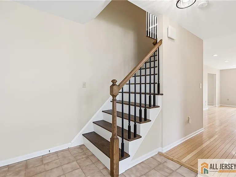 55 Parsler Pl — Photo 2