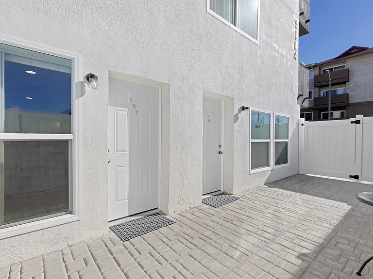 Gorgeous 2 Bed/2 bath apartment in excellent Sherman Oaks area! — Photo 14