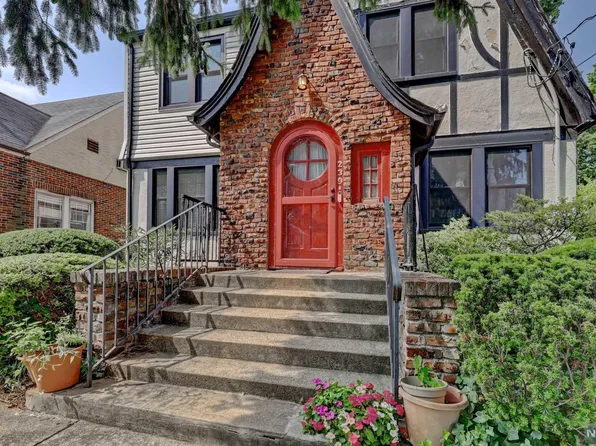 239 Everett Pl, Englewood, NJ 07631