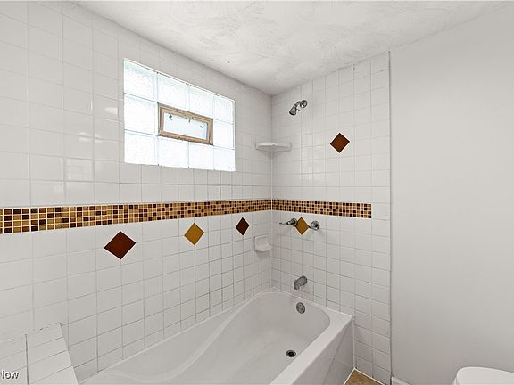 4th image of 607 W 22nd St