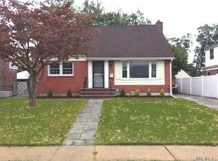 21 Ascan St, Valley Stream, NY 11580