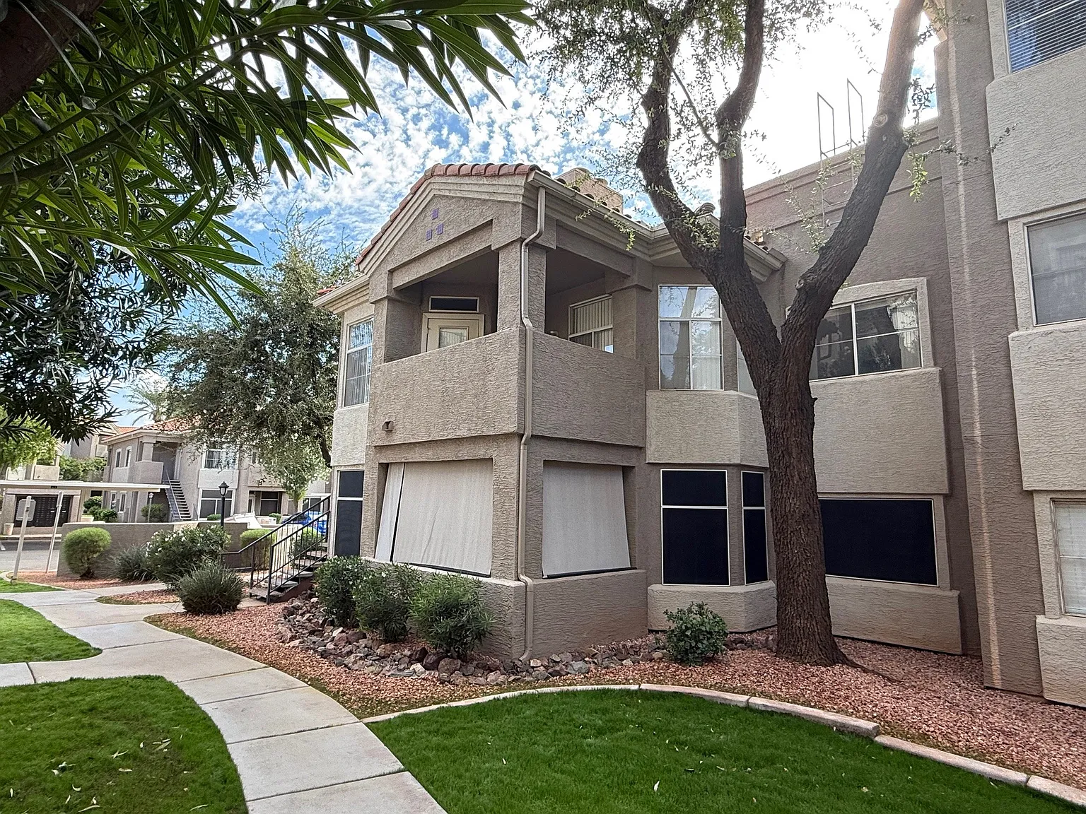 2 bed, 997 sqft, $1,800 — Photo 2