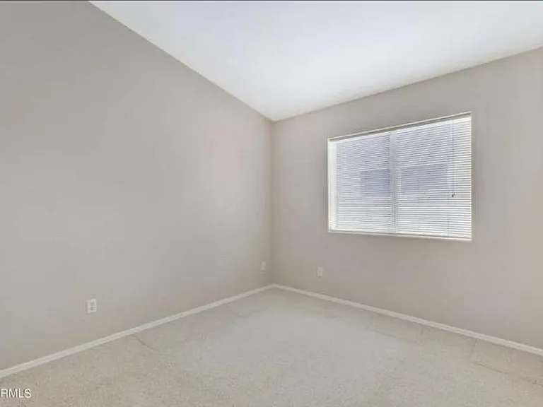 1075 N Saguaro St — Photo 19