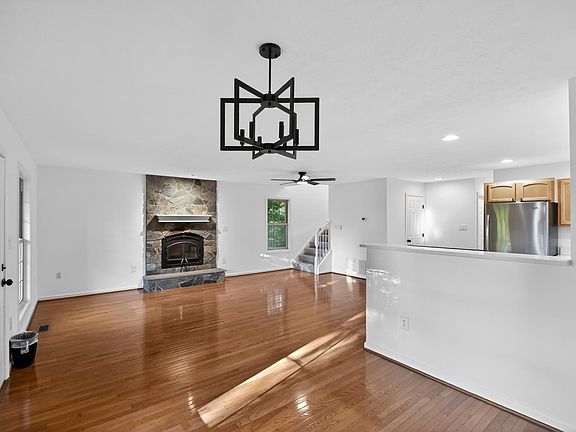 5th image of 205 Alpine Dr