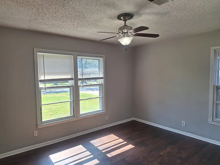 1225 Harrison Ln — Photo 17