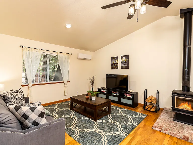 6263 Pine Needle Ln — Photo 4