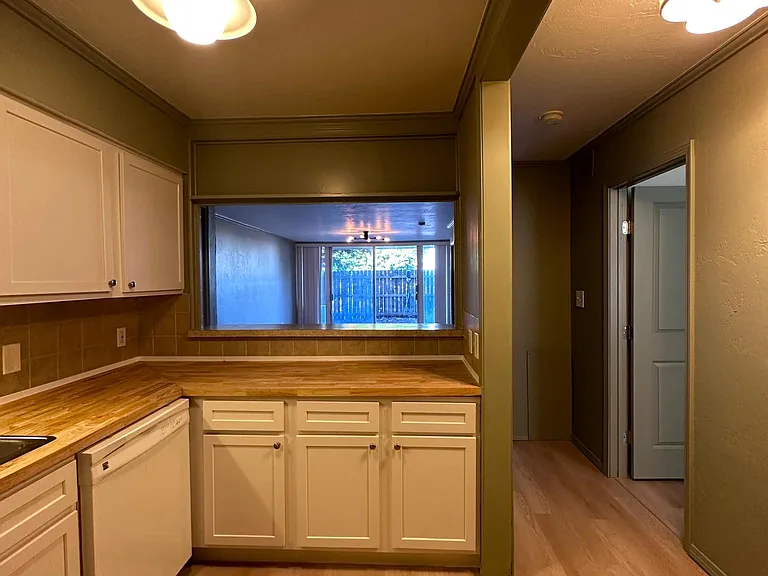 6000 N Brookline Ave #53 — Photo 10