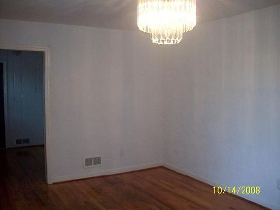 2nd image of 2710 Meadowview Dr NW