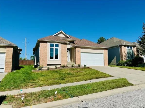 1912 Carter Ct, Liberty, MO 64068